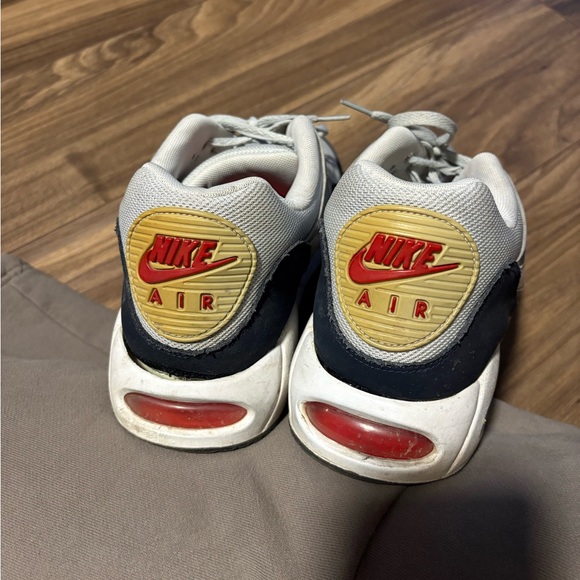 Nike Men's Gray and Navy Sneakers - Picture 2 of 4